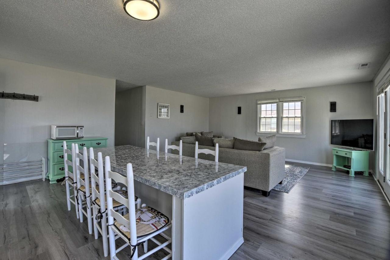 Oak Island Beach Abode With Deck Walk To Shore! Exterior photo