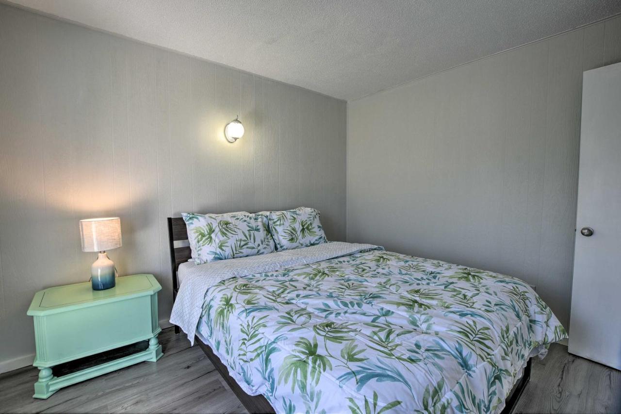 Oak Island Beach Abode With Deck Walk To Shore! Exterior photo