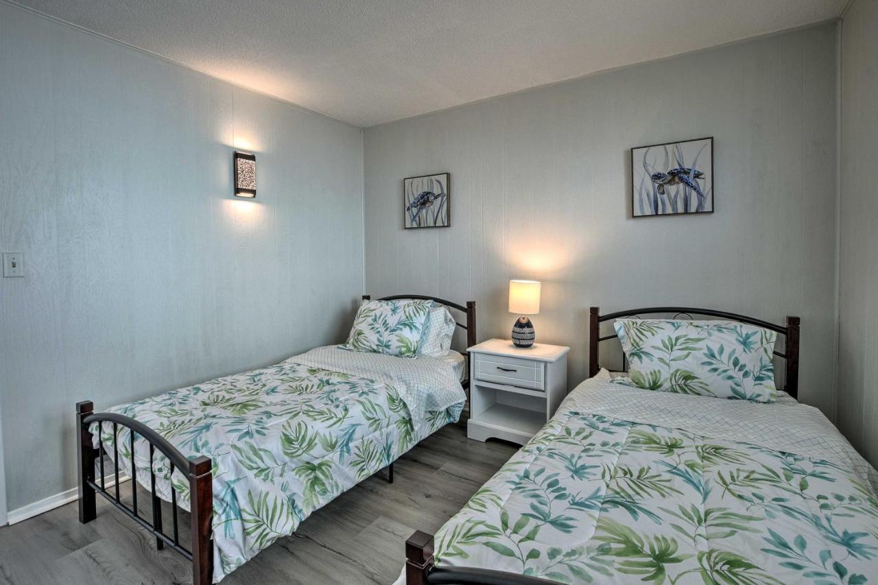 Oak Island Beach Abode With Deck Walk To Shore! Exterior photo